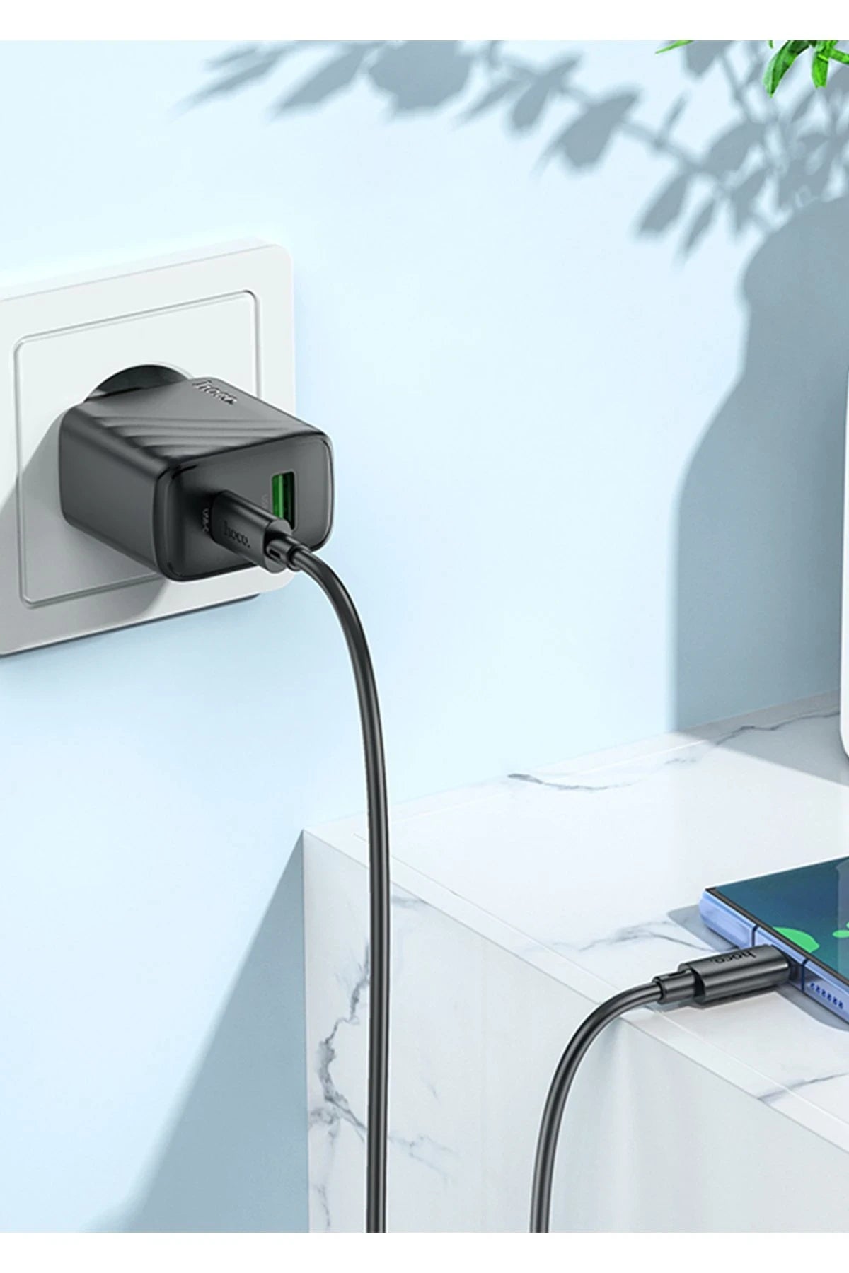 Hoco. CS23A Sunlight 30W 1 Adet Type-C ve 1 Adet USB 3.0 QC Çıkışlı Ekstra Type-C to Type-C Kablolu PD Hızlı Şarj Aleti - Siyah