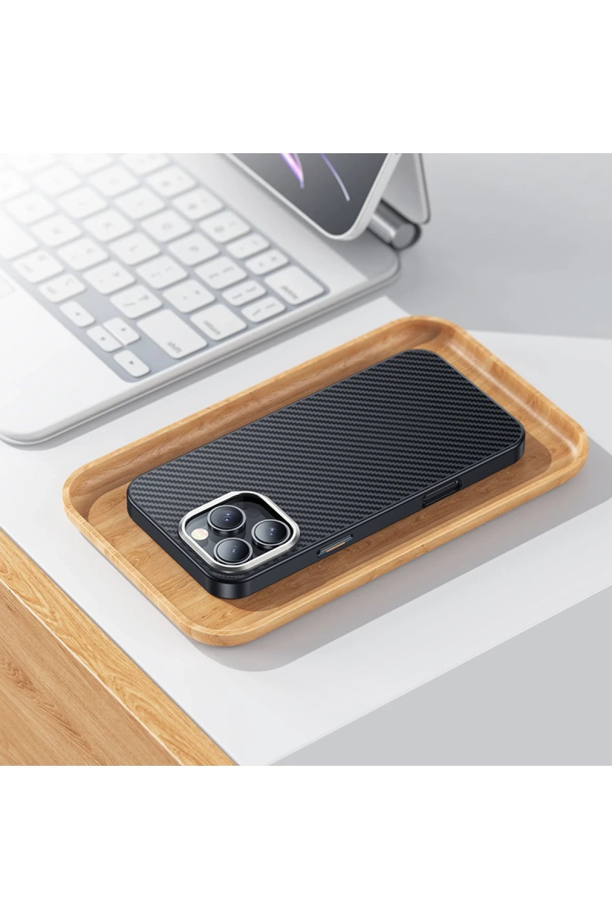 Hoco. iPhone 16 Pro ile Uyumlu Knight Kevlar Kablosuz Şarj Özellikli Kapak - Siyah