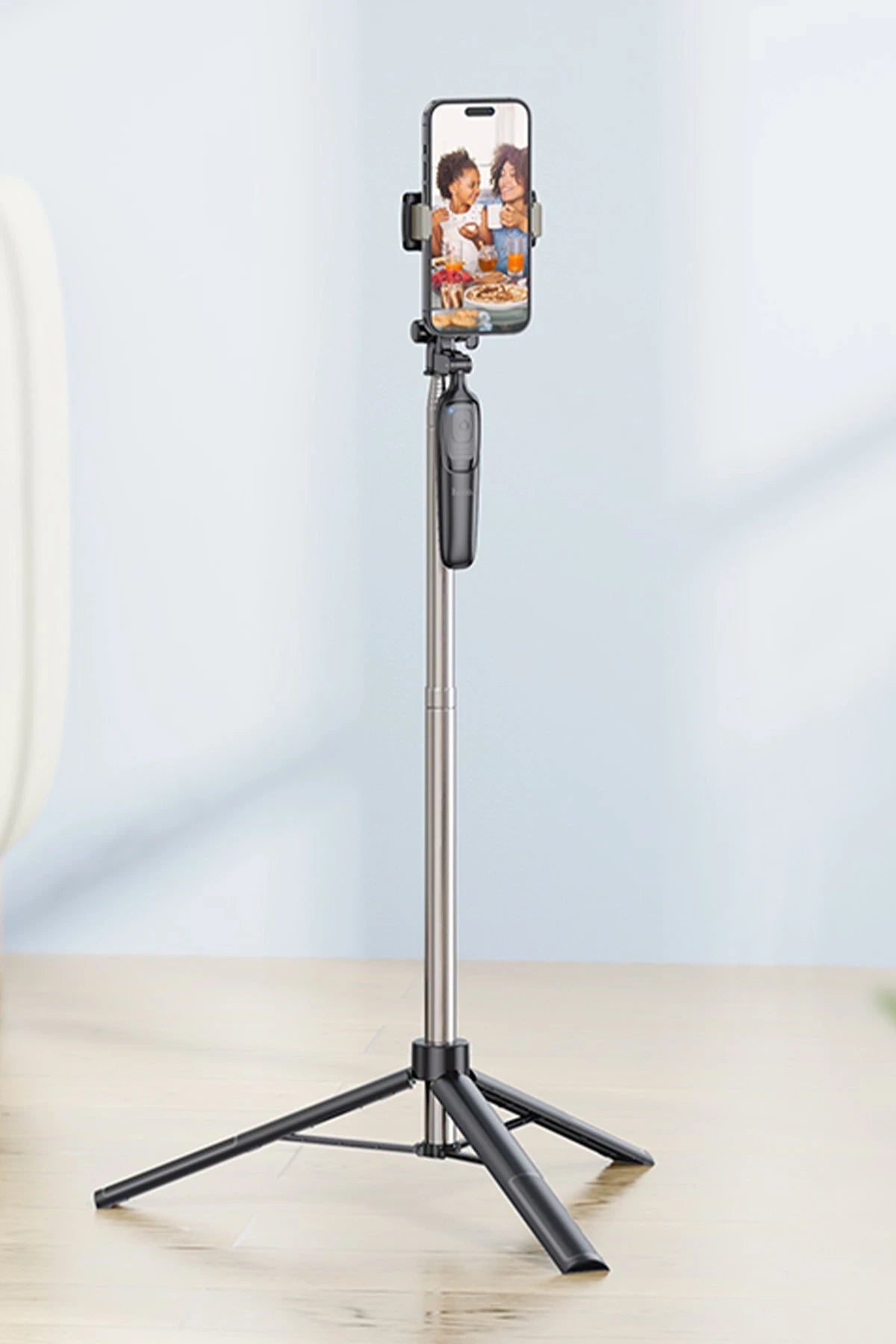Hoco. K19 1.57M Broadcast Holder Selfie Çubuğu - Siyah